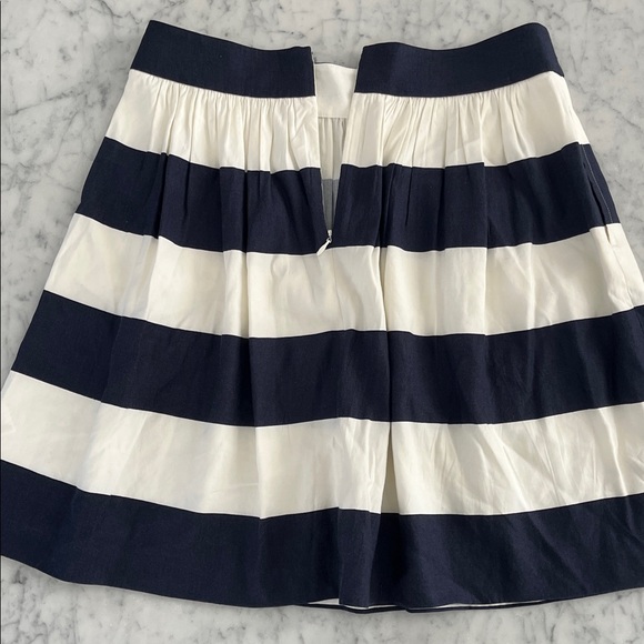 Banana Republic Cream Pleated Skirt - Picture 4 of 6